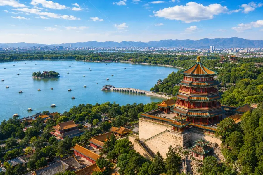 Toàn cảnh Di Hòa Viên Bắc Kinh nhìn từ núi Vạn Thọ với hồ Côn Minh và quần thể kiến trúc cung đình hòa quyện