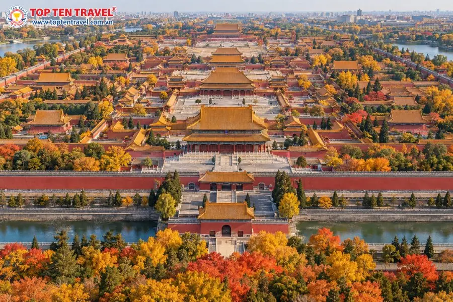 Tử Cấm Thành khoác lên mình sắc vàng, đỏ rực rỡ khi mùa thu về