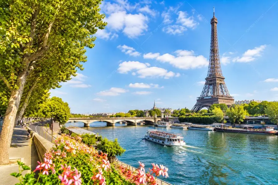 Paris mùa hè lãng mạn với vẻ đẹp cổ kính và đầy chất nghệ thuật