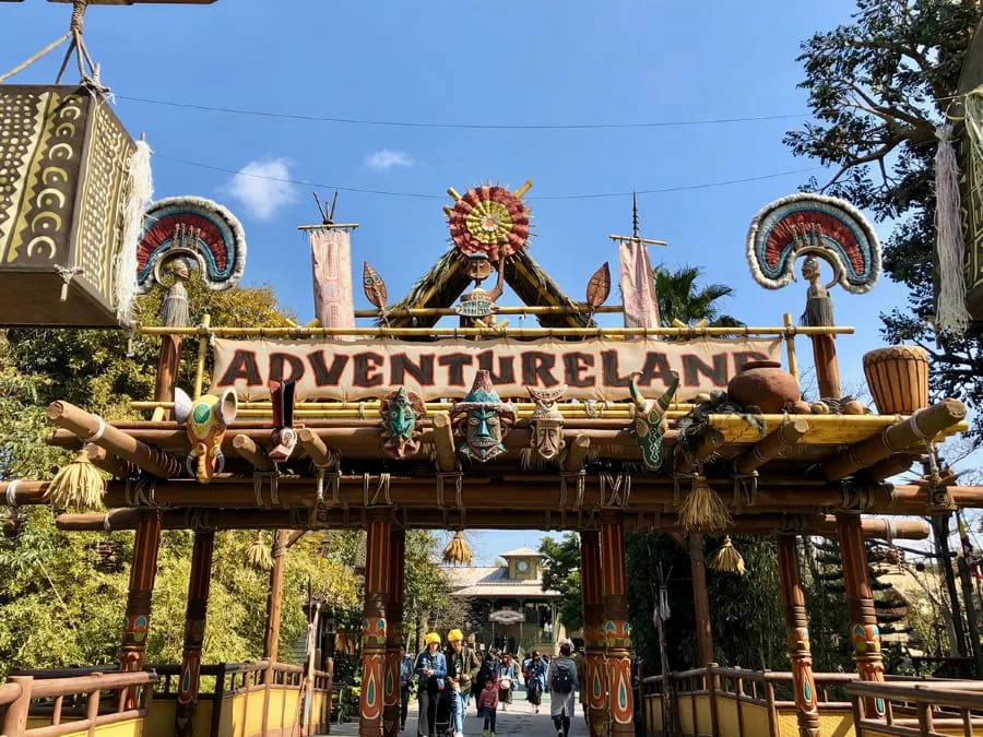 Adventureland hứa hẹn sẽ mang đến cho bạn những trải nghiệm đầy kích thích và khó quên trong chuyến du lịch Nhật Bản Disneyland