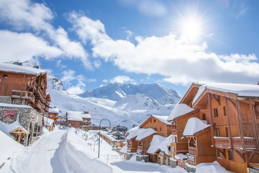 Val Thorens là ngôi làng cao nhất châu Âu và cũng là nơi có tuyết rơi dày đặc nhất