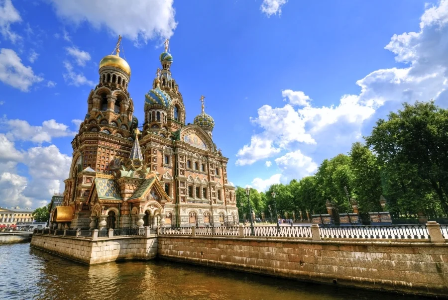 Nhà thờ Chúa Cứu Thế trên Máu Đổ là một nhà thờ Chính thống giáo nổi tiếng tại Saint Petersburg