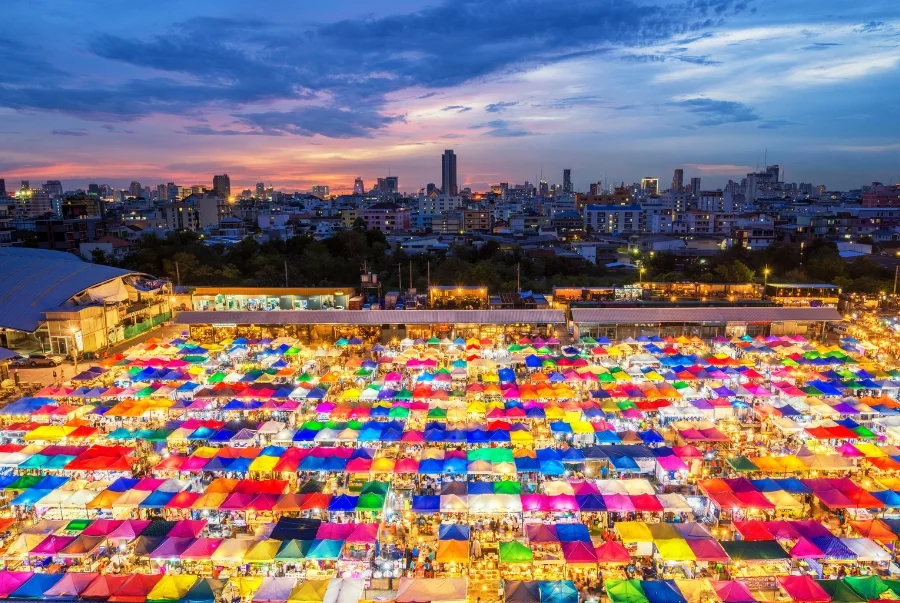 Chợ Chatuchak là khu chợ cuối tuần lớn nhất với diện tích 35 hecta