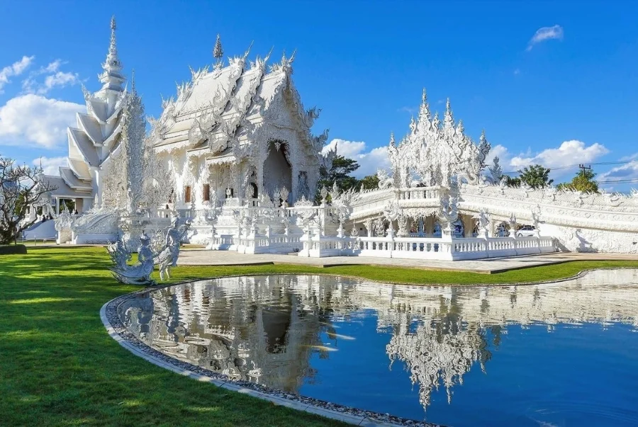 Chùa Trắng là một công trình nghệ thuật vô cùng ấn tượng mang một ý nghĩa sâu sắc về sự giác ngộ