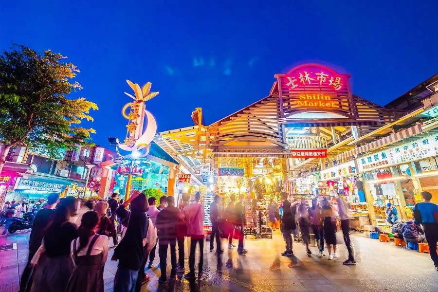 Chợ đêm Shilin là một khu chợ đêm lâu đời và nổi tiếng bật nhất tại Đài Bắc