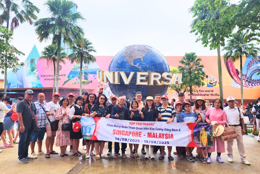 Đoàn khách Top Ten Travel trải nghiệm Universal Studios Singapore khi đến đảo Sentosa