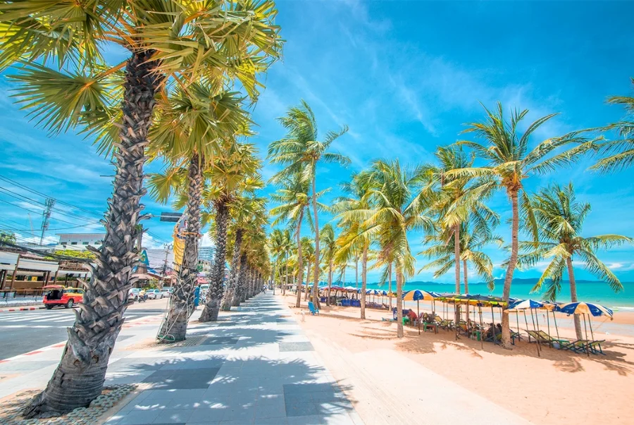 Jomtien là một trong những bãi biển nổi tiếng của Pattaya với nhiều hoạt động giải trí dưới nước