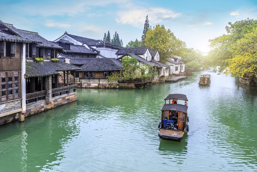 Ô Trấn Cổ lãng mạn với mái ngói rêu phong và dòng sông xanh hiền hòa miền Giang Nam