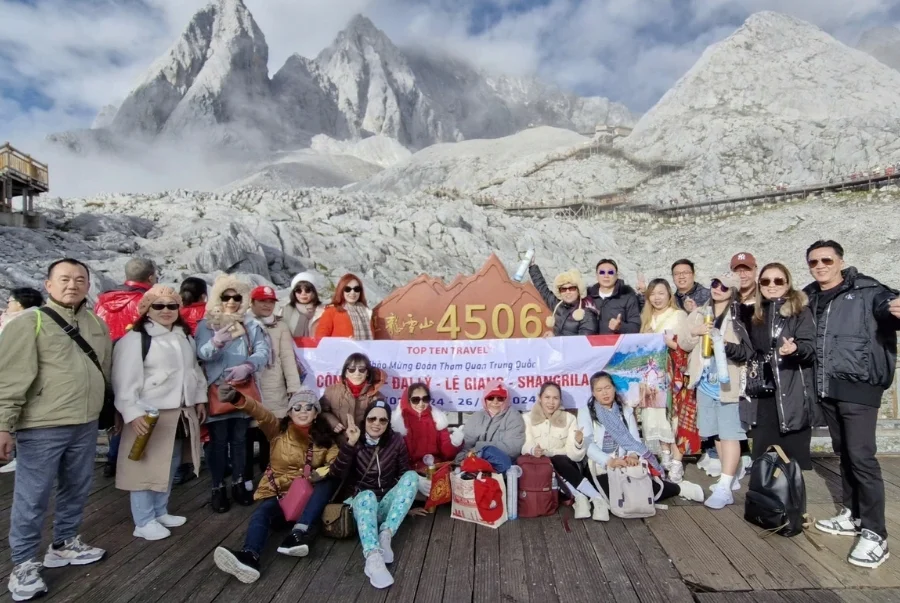 Top Ten Travel cùng du khách khám phá Núi Tuyết Ngọc Long