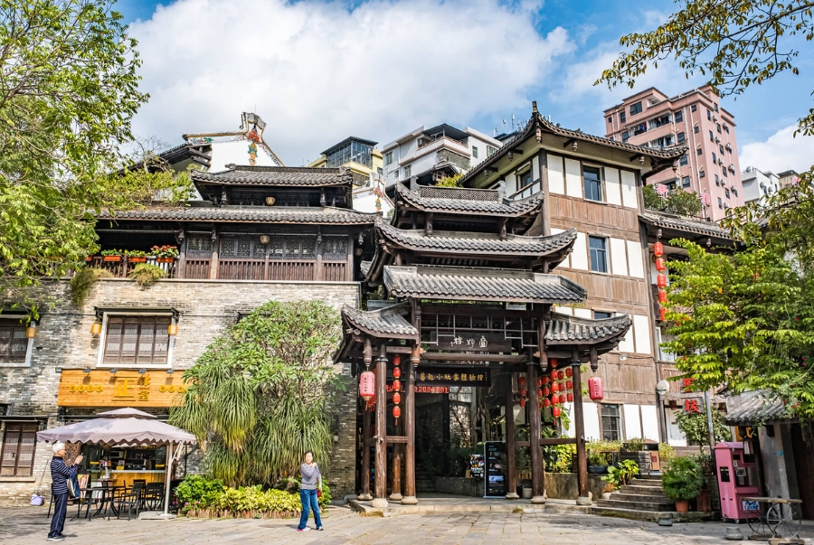 Thị trấn cổ Gankeng Hakka tái hiện văn hóa Hakka với những con hẻm nhỏ và nhiều tiểu cảnh truyền thống