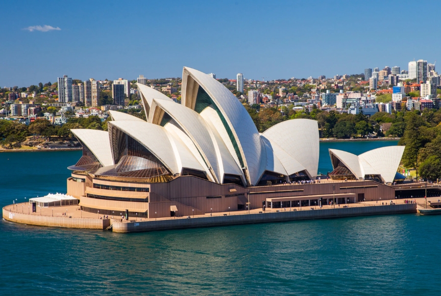 Nhà hát Opera Sydney hay còn được du khách Việt biết đến với cái tên nhà hát Con Sò