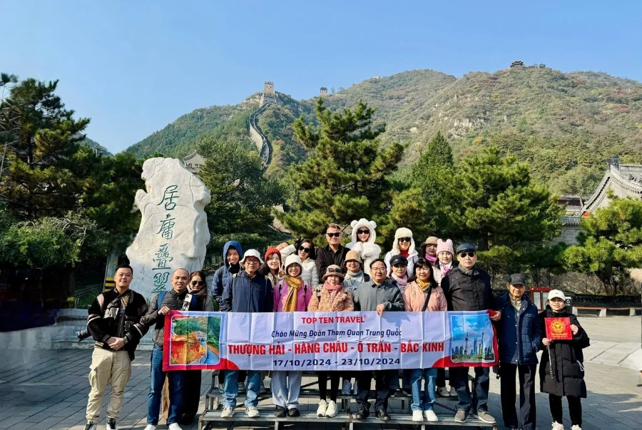 Du khách nhà Top Ten Travel cùng nhau trải nghiệm Vạn Lý Trường Thành