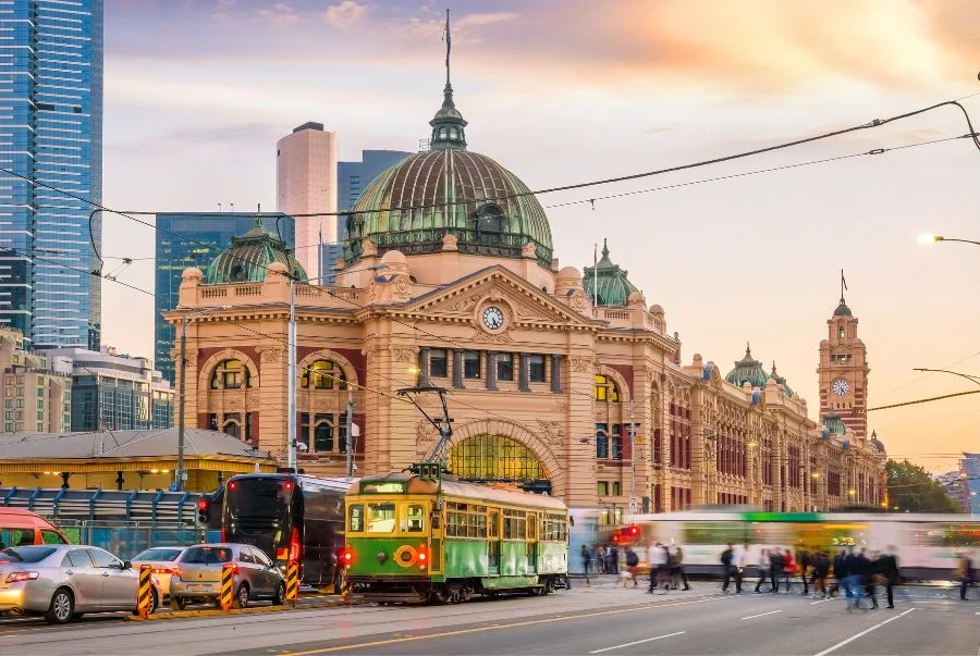 Flinders Street Station là ga tàu cổ kính nhất của nước Úc