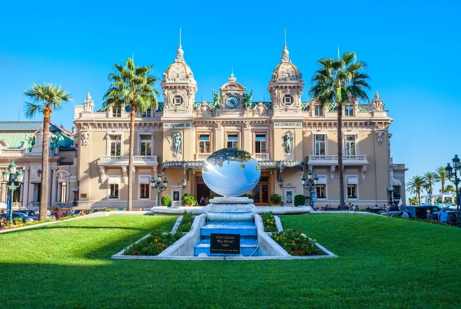 Sòng bạc Monte Carlo là biểu tượng quyền lực và sự xa hoa của công quốc Monaco