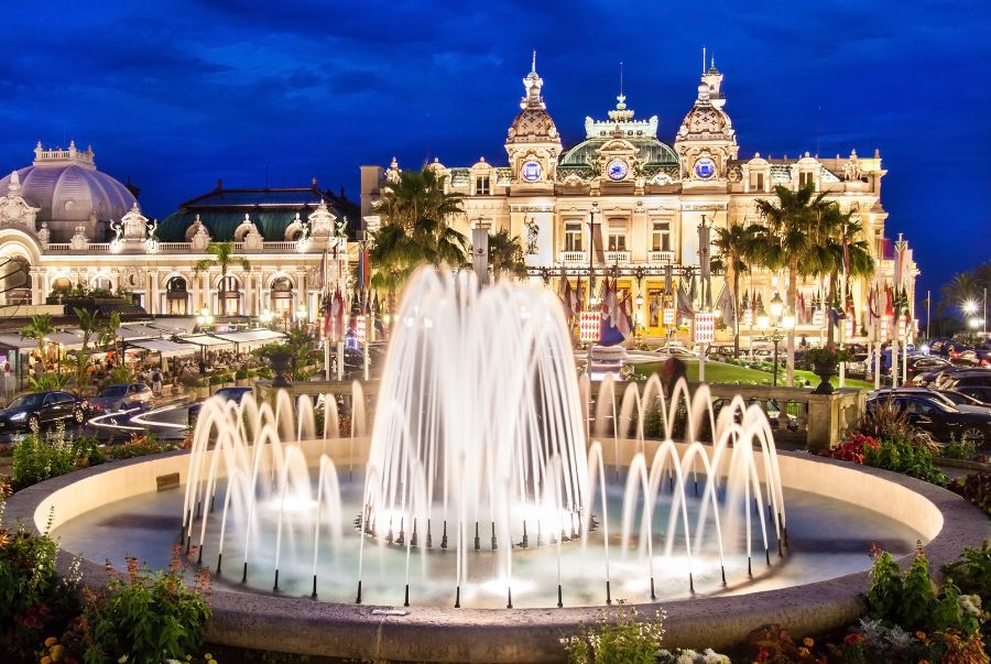 Casino được thiết kế theo phong cách Belle Époque với vẻ đẹp vô cùng sang trọng