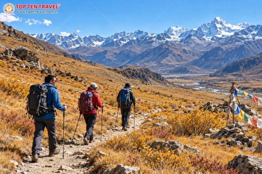 Khám phá cảnh sắc cao nguyên Tây Tạng trên những cung đường trekking mùa thu