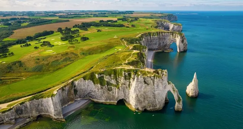 Étretat là nơi đáng cân nhắc để kết hợp tham quan cảnh biển