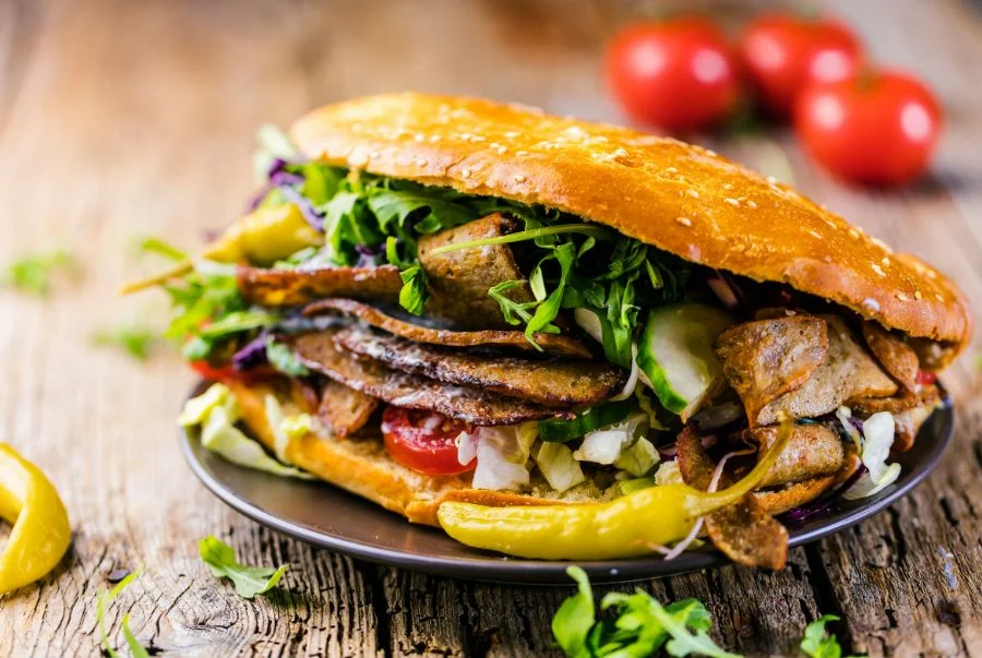 Kebab là món ăn mang tính nghệ thuật cao trong cách tẩm ướp và chế biến