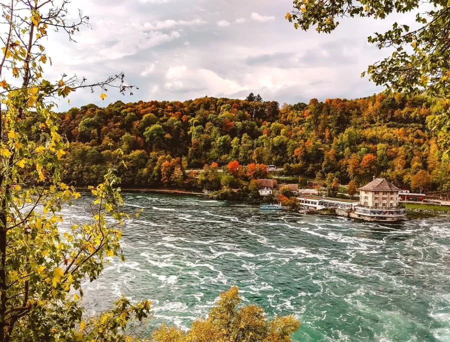 Thung lũng Rhine và Mosel là khu vực nổi tiếng của Đức
