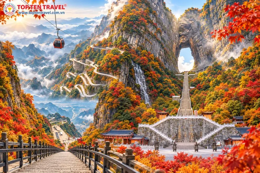 Thiên Môn Sơn là điểm tham quan nổi tiếng tại Trương Gia Giới với vẻ đẹp tựa chốn thần tiên
