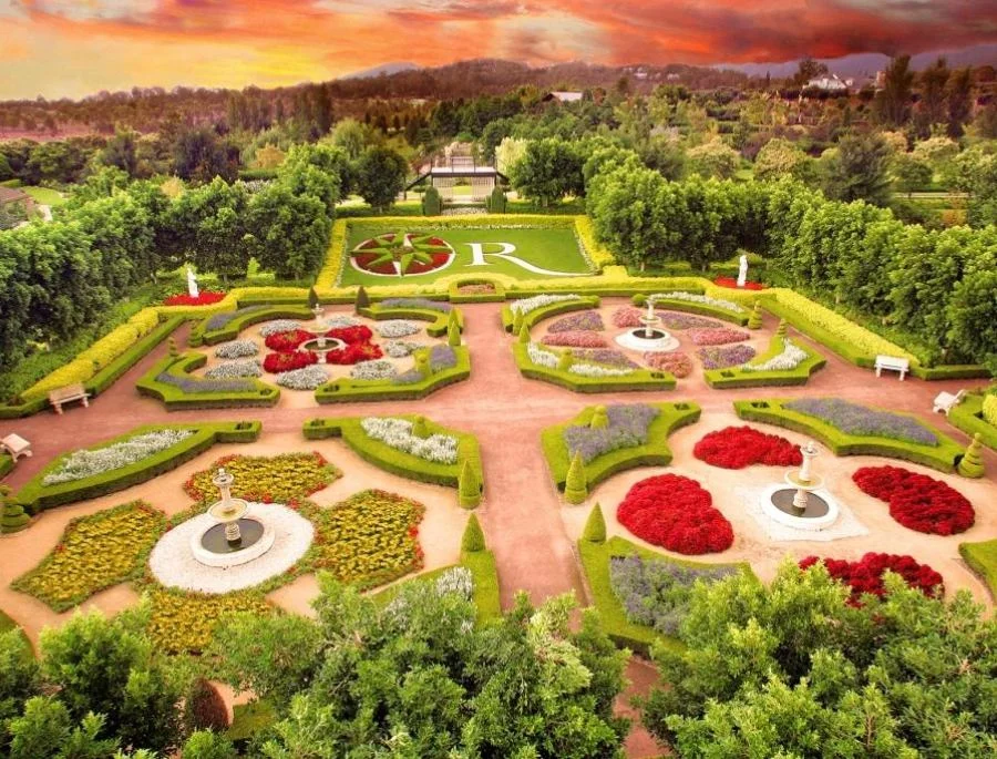  Khu vườn Hunter Valley Gardens có diện tích rộng hơn 24 hecta và được chia thành 10 khu vực cới các chủ đề khác nhau