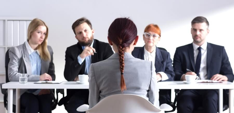 Nếu phải phỏng vấn, bạn cần phải giữ thái độ tự tin và trung thực