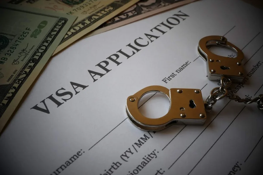 Việc có tiền sử vi phạm các quy định về visa, dù là ở Nhật Bản hay bất kỳ quốc gia nào khác cũng đều là nguyên nhân rớt visa đi Nhật Bản thường thấy