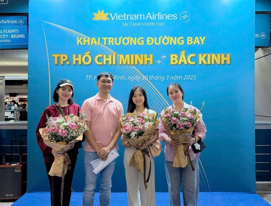 Bà Huỳnh Thị Thùy – Trưởng Phòng Tour Hàn Quốc là đại diện Top Ten Travel trong chương trình Farm Tour "Khai trương đường bay thẳng Thành Phố Hồ Chí Minh - Bắc Kinh"