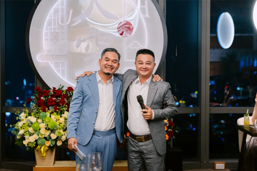 Chủ tịch Nguyễn Văn Toàn và Tổng Giám đốc Dương Bá Hưng -  Hai vị Lãnh Đạo cấp cao nhất Top Ten Travel tại Dạ tiệc VIP.