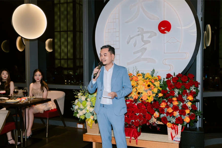 Chủ Tịch Nguyễn Văn Toàn chia sẻ tại Dạ tiệc VIP Top Ten Travel.