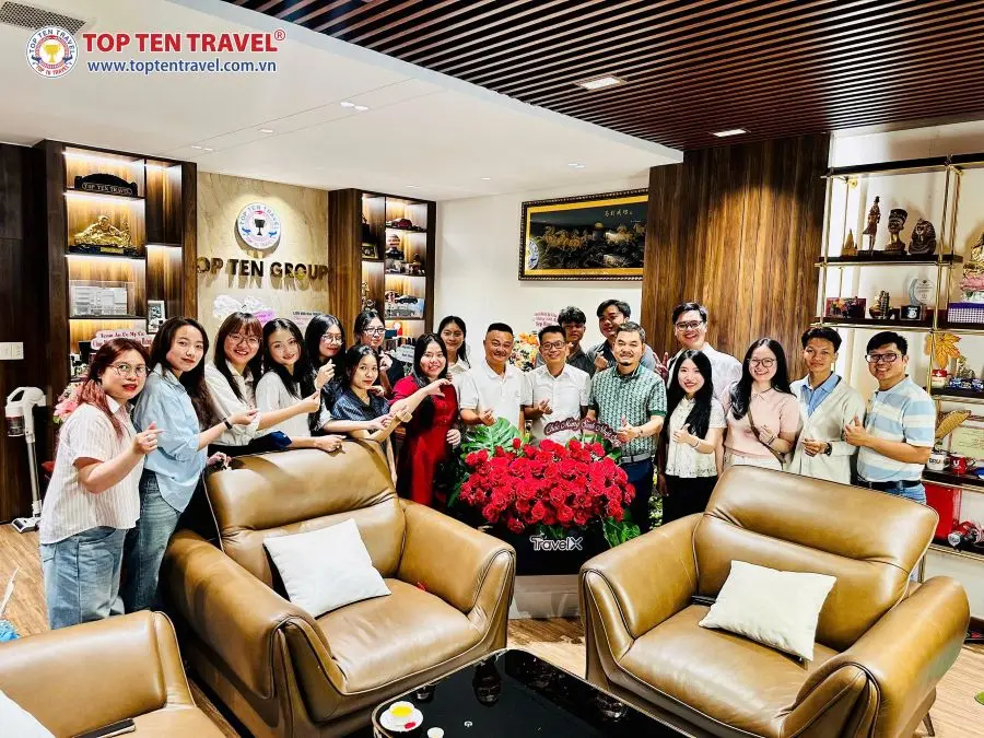 Các đối tác ghé thăm văn phòng chúc mừng sinh nhật Ông Dương Bá Hưng