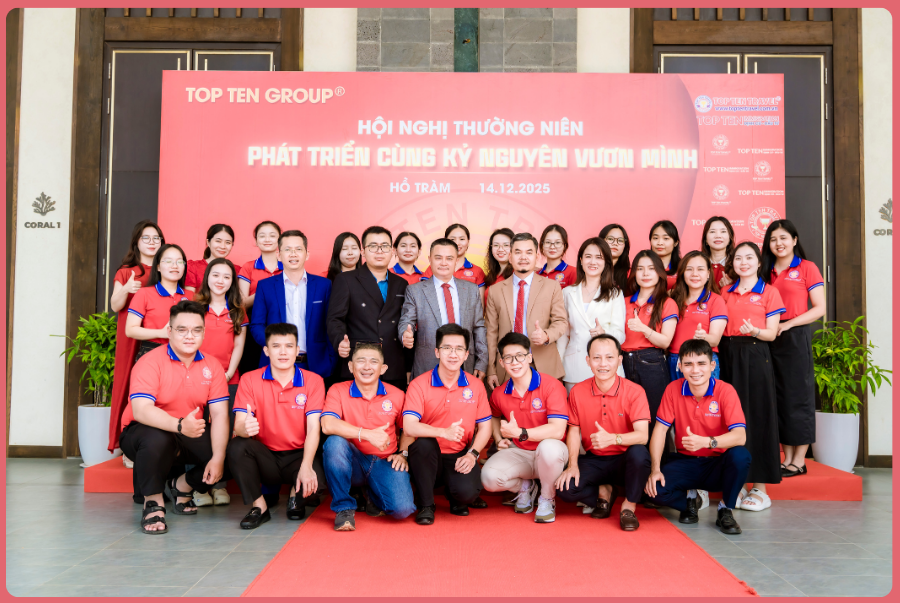 Khối Kinh Doanh & Điều Hành Visa chụp ảnh lưu niệm tại buổi Hội Nghị