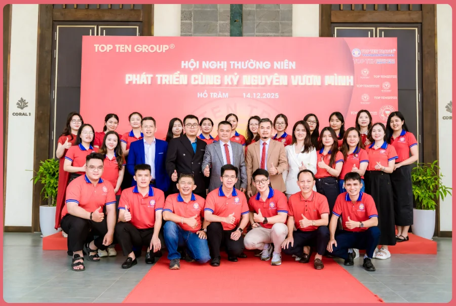 Khối Kinh Doanh & Điều Hành Visa chụp ảnh lưu niệm tại buổi Hội Nghị