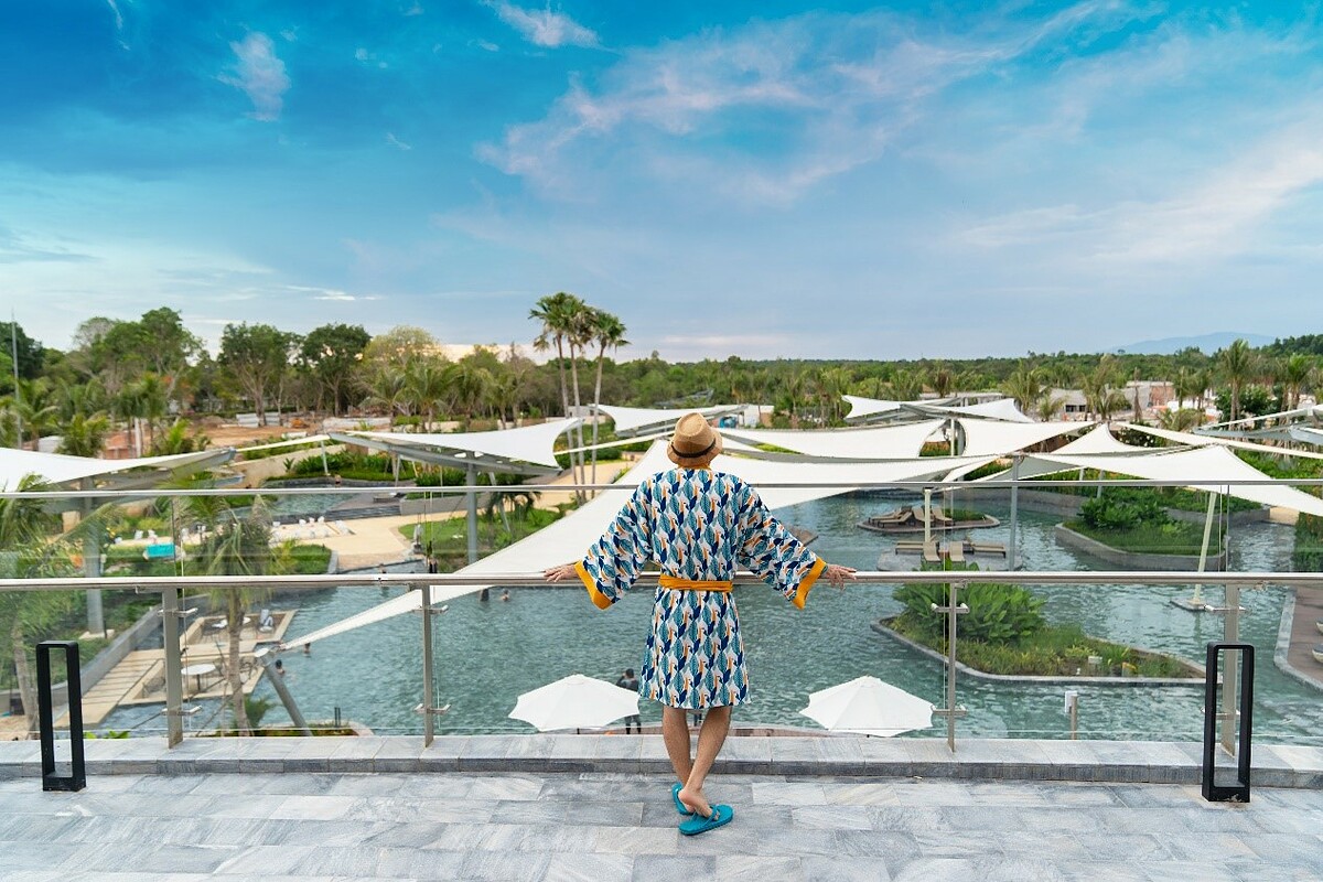 Hồ ngâm khoáng nóng tại Minera Hot Springs Bình Châu - VnExpress Du lịch