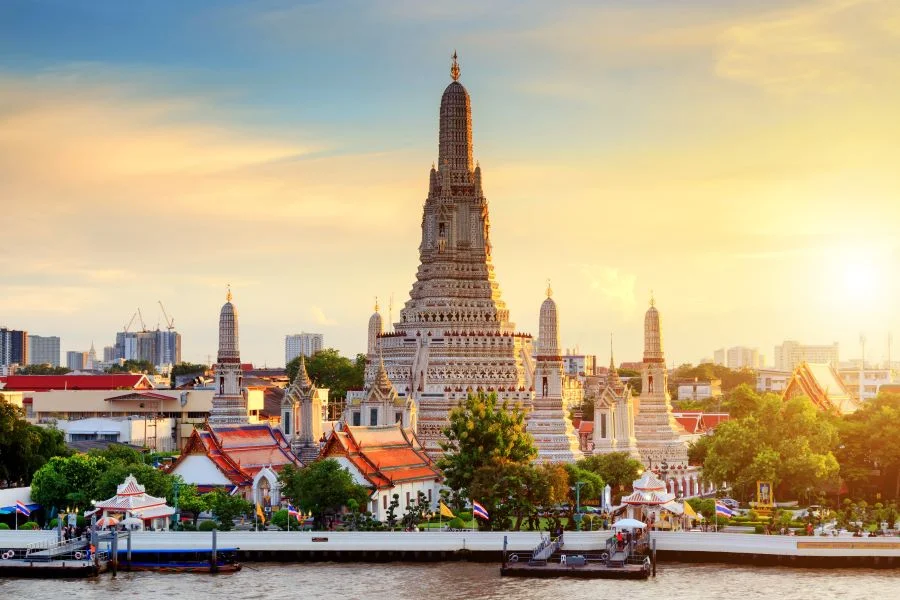 Wat Arun là công trình kiến trúc phật giáo lớn nhất tại Thái Lan