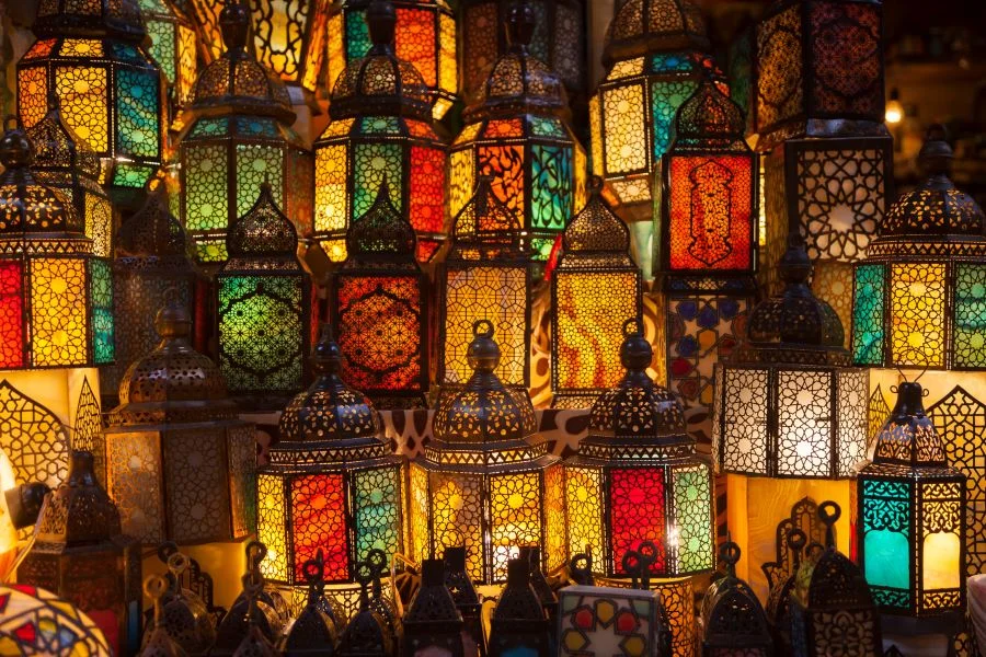 Những chiếc đèn lồng đầy màu sắc được trang trí khắp nơi trong tháng lễ Ramadan