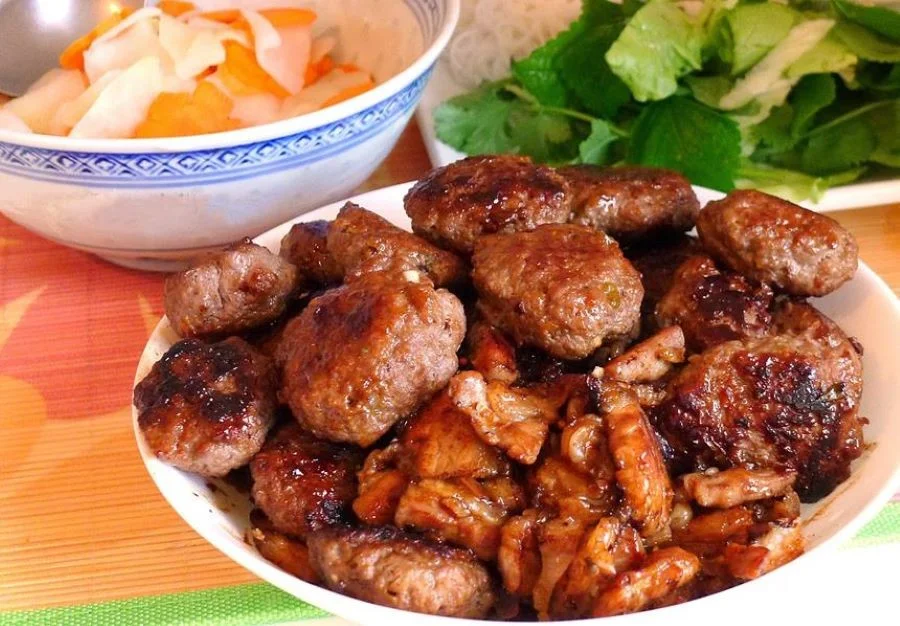 Bún chả Hà Nội - món ăn lừng danh khắp trốn
