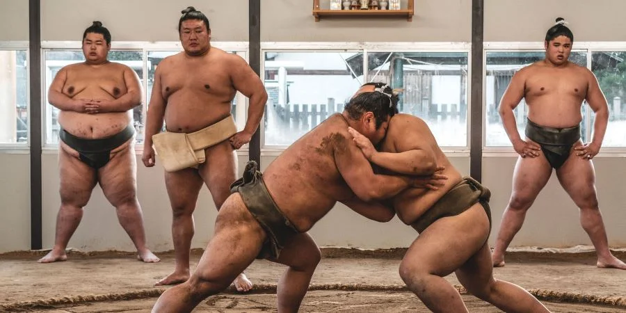 Chế độ luyện tập khắc nghiệt của các võ sĩ Sumo Nhật Bản