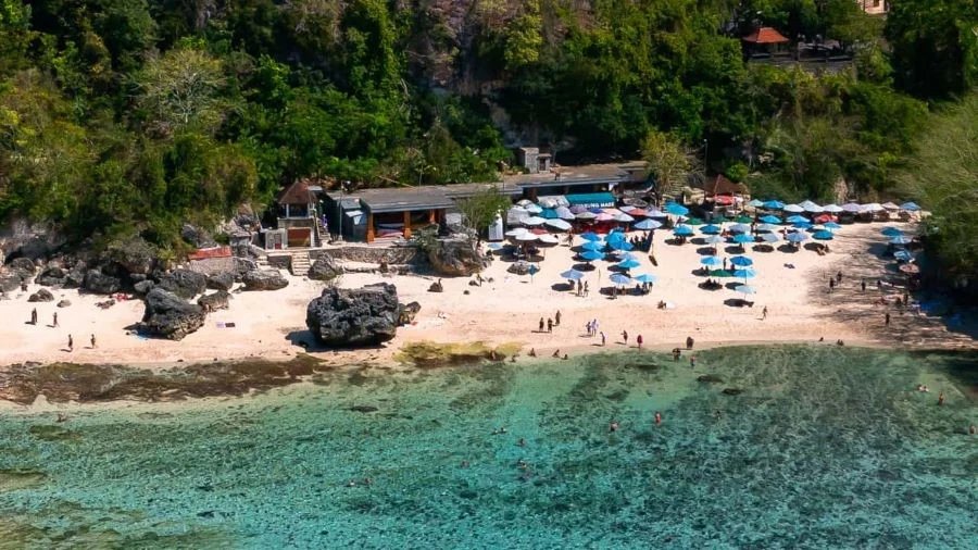 Bãi biển Padang Padang là địa điểm nghỉ dưỡng lý tưởng