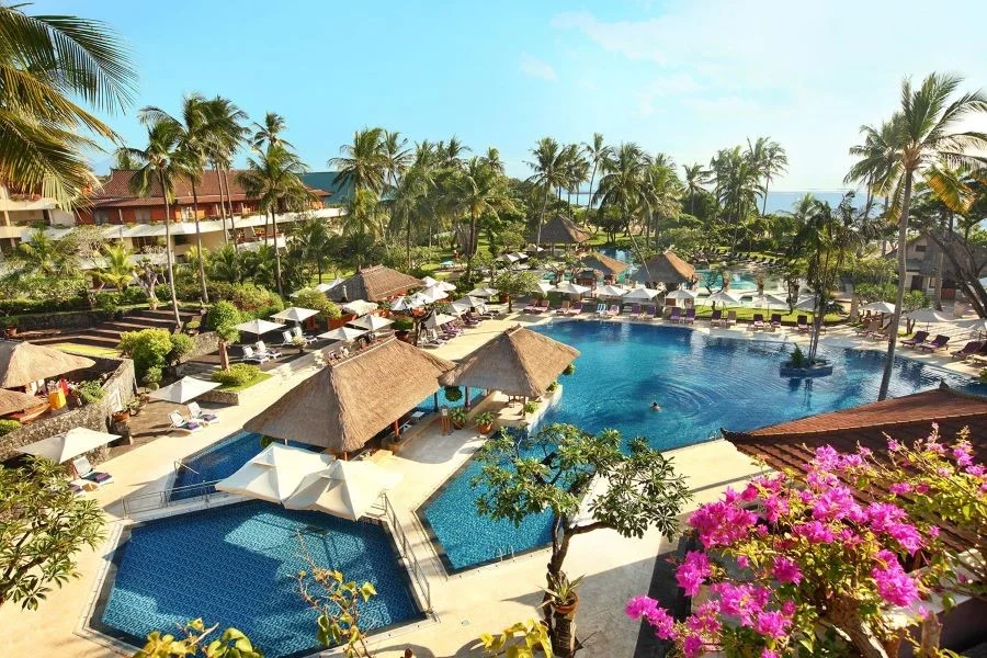 Bãi biển Nusa Dua có rất nhiều khách sạn và khu nghỉ dưỡng sang trọng