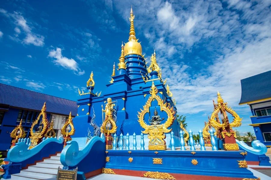 Đền Xanh - công trình nổi tiếng với các chi tiết chạm khắc phức tạp