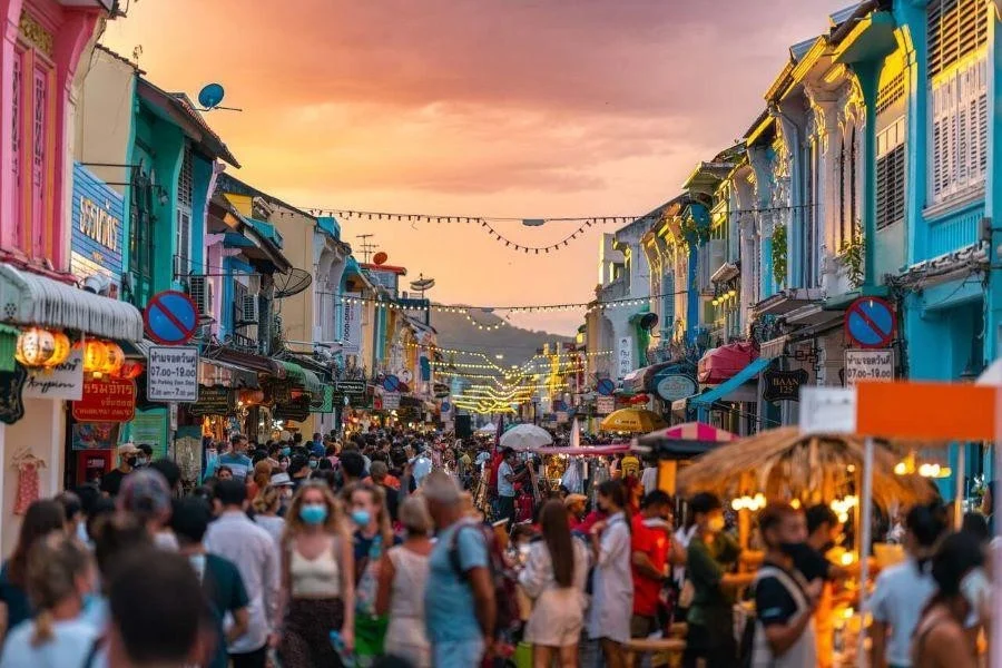 Đừng quên ghé tham quan khu phố cổ Phuket bạn nhé!