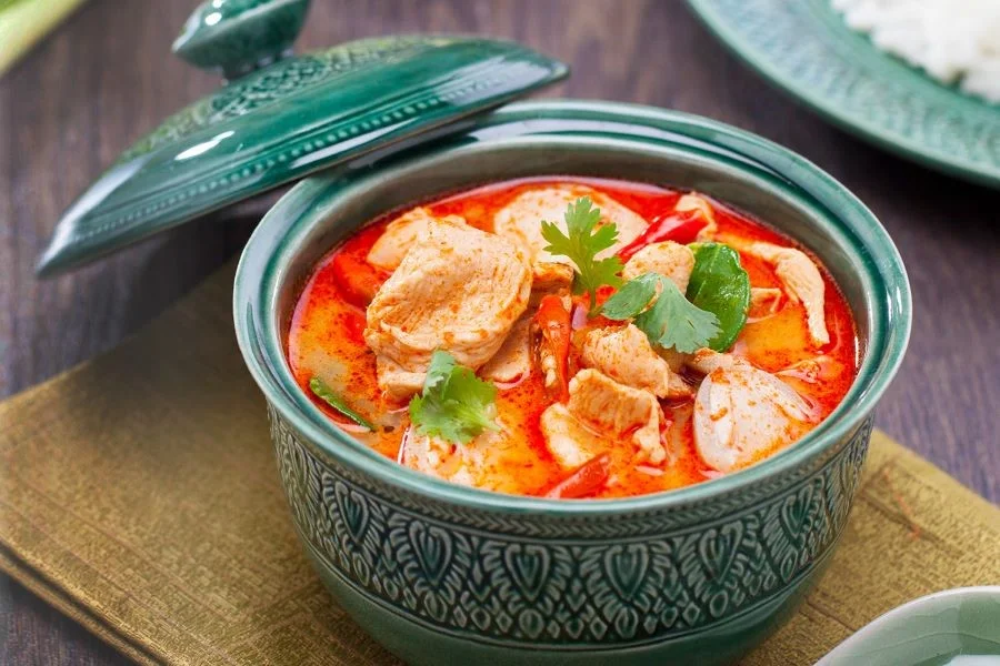 Ẩm thực Thái Lan nổi bật với hương vị đậm đà, nhiều màu sắc và cay nồng