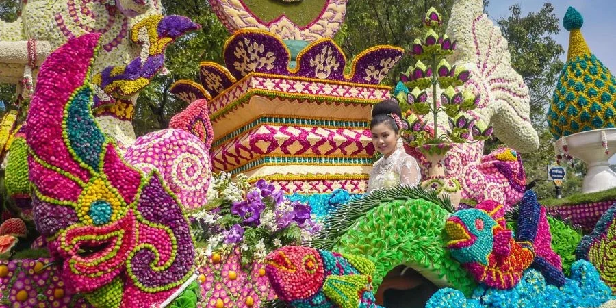 Xứ sở chùa Vàng tập hợp nhiều lễ hội đặc sắc diễn ra quanh năm