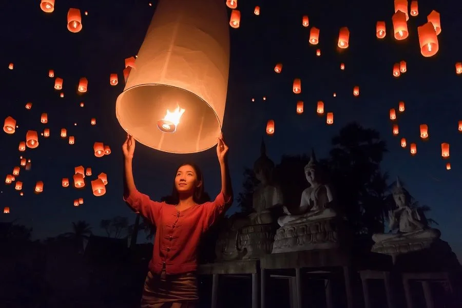 Lễ hội Yi Peng thu hút lượng lớn khách du lịch cả trong và ngoài nước