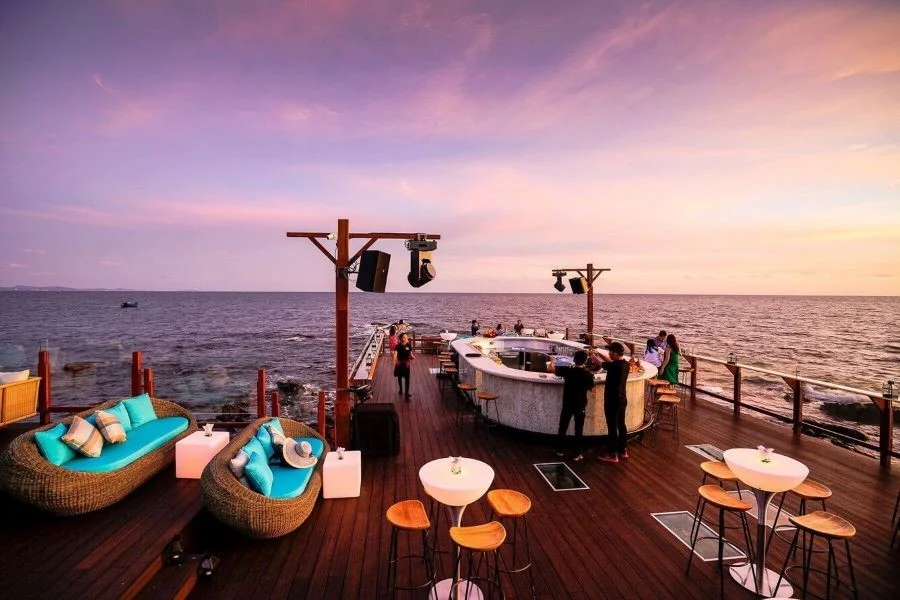 Sunset Sanato Beach Club Phú Quốc qua ống kính của khách du lịch