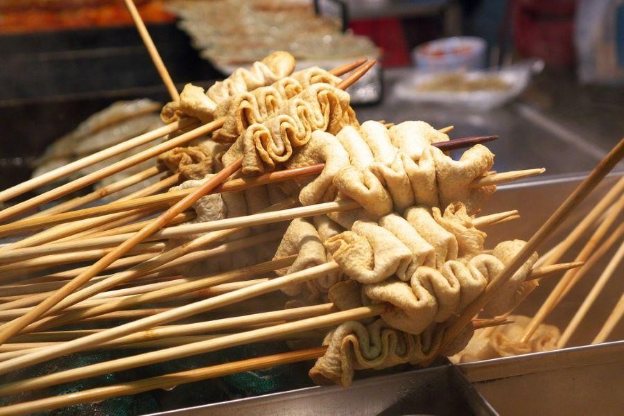 Chả cá Odeng mềm mại, nóng hổi