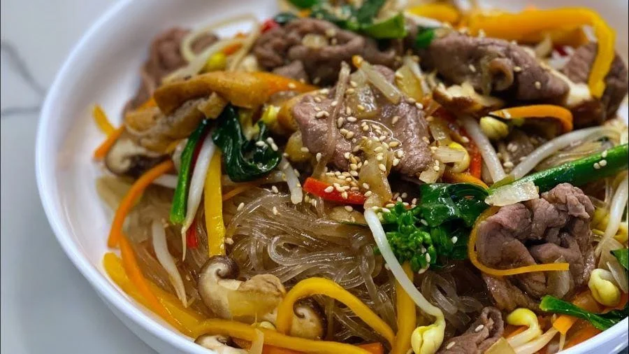 Bulgogi & Japchae là sự kết hợp tinh tế giữa thịt bò nướng và miến trộn