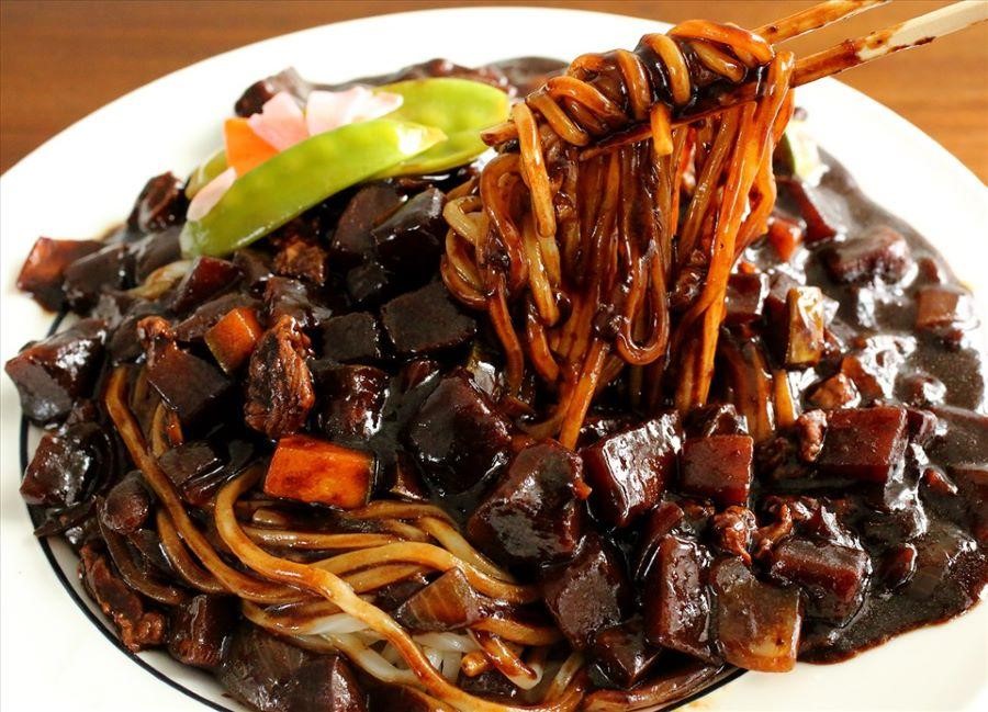 Mì tương đen - một trong những món ăn quốc dân của Hàn Quốc
