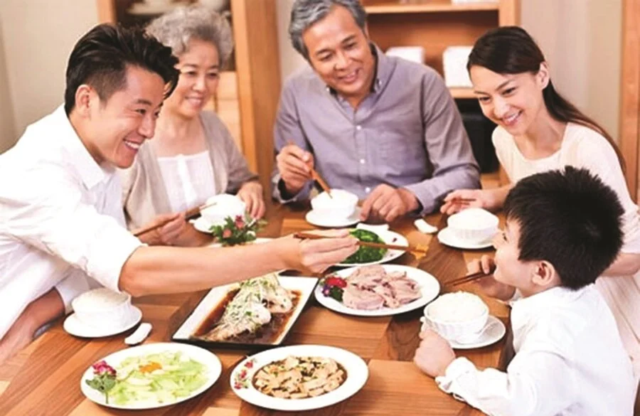 Người lớn phải đồng ý, trẻ nhỏ mới được phép động đũa